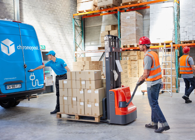 People loading a delivery van from Chronopost