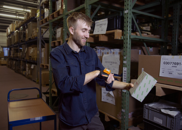 Men holsing a parcel